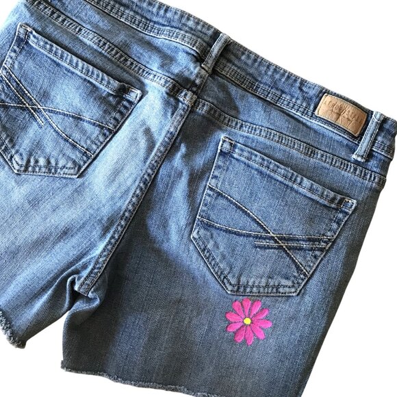 Ripped Jean Cutoffs, Size 10 (Junior): Upcycled Painted Grunge Cut-Off Shorts - Picture 3 of 12